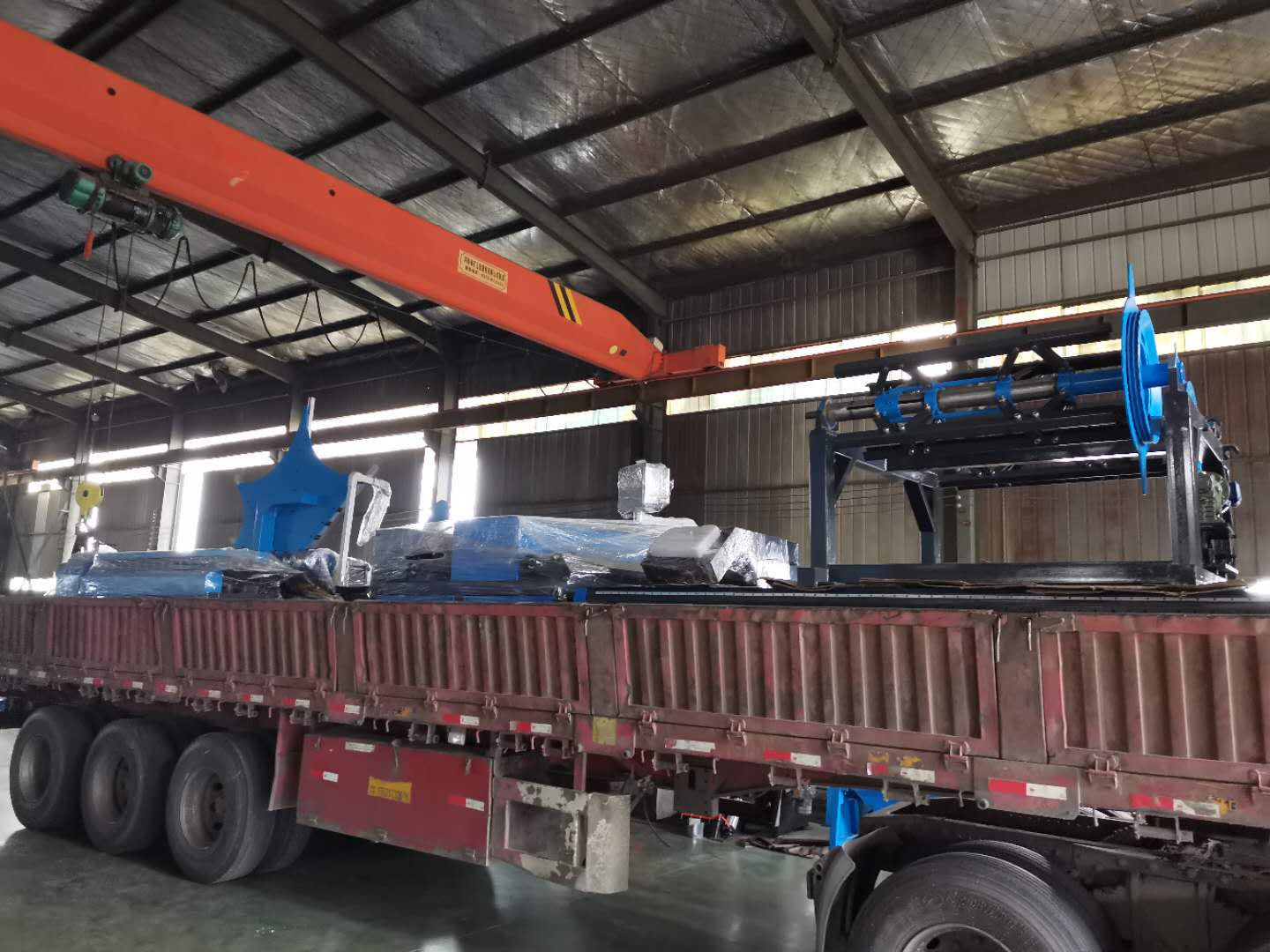 阜陽(yáng)何總訂購(gòu)螺旋風(fēng)管機(jī)，風(fēng)管生產(chǎn)二線(xiàn)全套設(shè)備